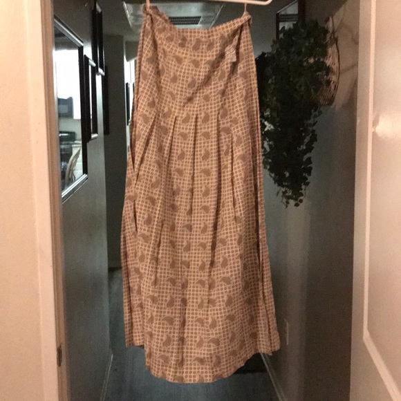 mazza notte Dresses & Skirts - 💥2 for $25 Woman’s pleated 100% Silk Skirt